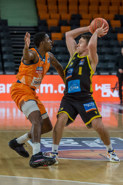 惊险挺进半 惊险挺进半